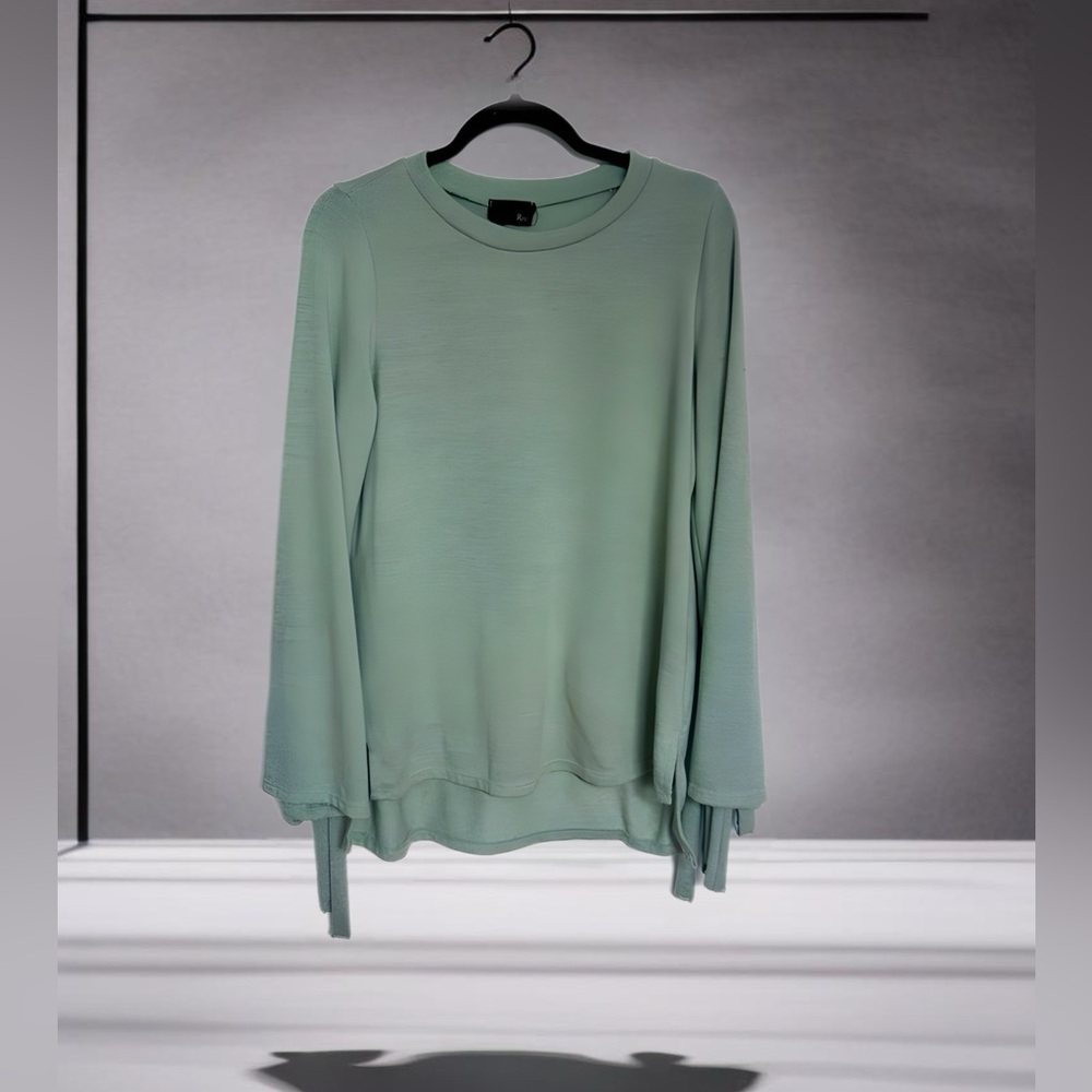 Ryu Mint Green Crew Neck Knit Sweater Long Sleeved and Lightweight Size Large